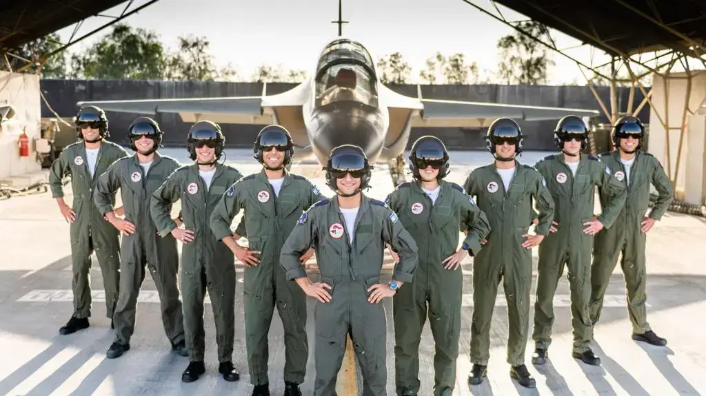 36 בוגרות ובוגרים חדשים בקורס טיס 184, בסימן 40 שנים למלחמת שלום הגליל 36 בוגרות ובוגרים חדשים בקורס טיס 184, בסימן 40 שנים למלחמת שלום הגליל