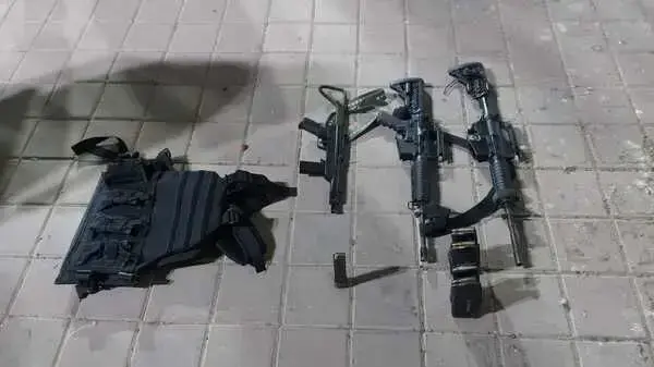 נשקים ואפוד שנמצאו בפעילות בג'נין בה נהרגו 3 חמושים פלסטינים. 17 ביוני 2022 נשקים ואפוד שנמצאו בפעילות בג'נין בה נהרגו 3 חמושים פלסטינים. 17 ביוני 2022
