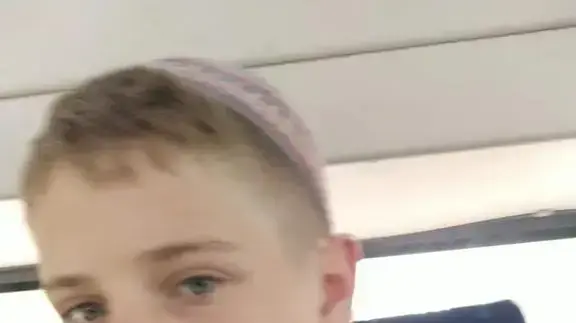אברהם מובשוביץ, הוא ואחיו אברהם נעדרו, תושבי ביתר עילית - המשטרה מבקשת את עזרת הציבור בחיפושים. 17 ביוני 2022. אברהם מובשוביץ, הוא ואחיו אברהם נעדרו, תושבי ביתר עילית - המשטרה מבקשת את עזרת הציבור בחיפושים. 17 ביוני 2022.