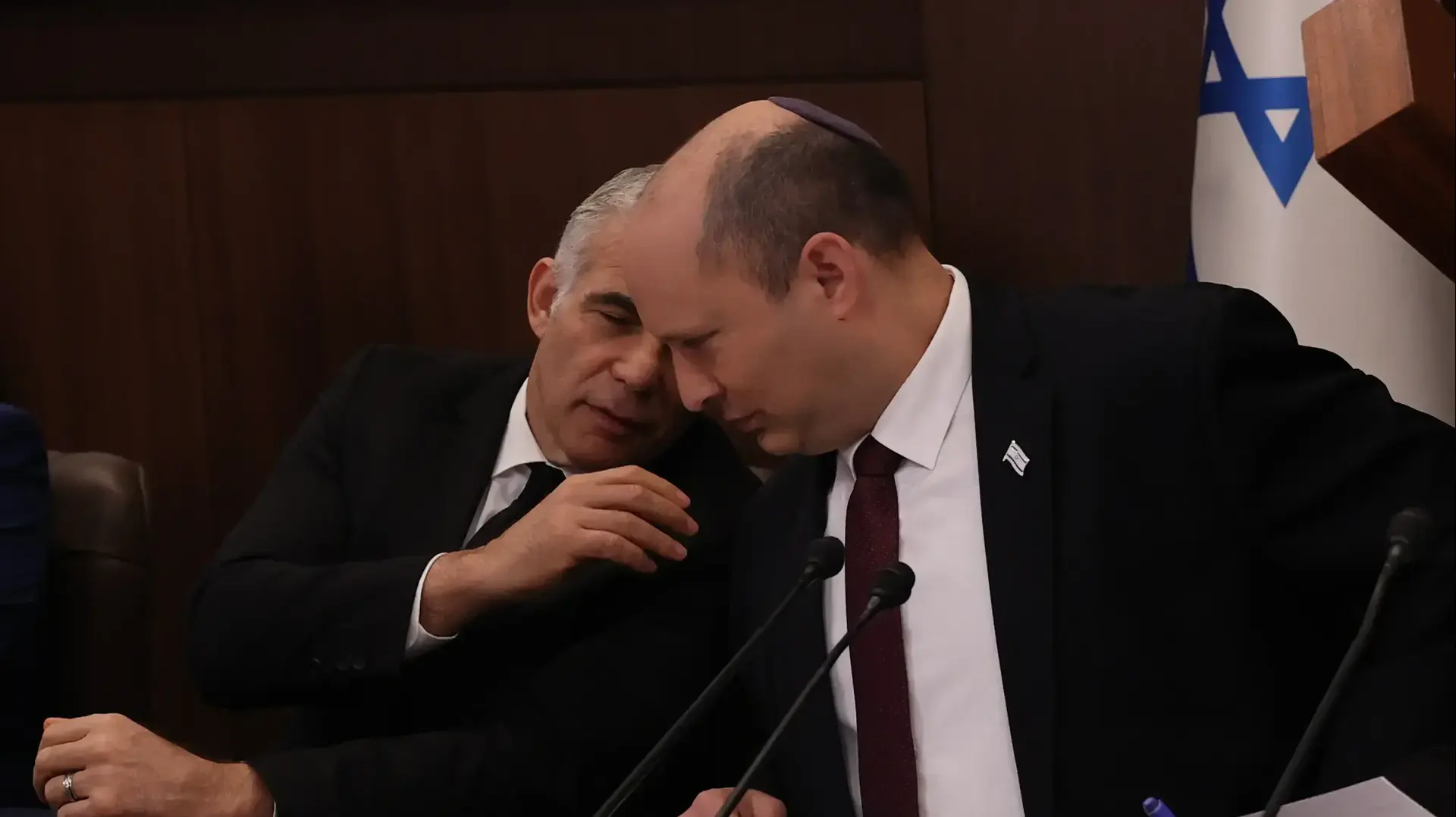 שר החוץ יאיר לפיד וראש הממשלה נפתלי בנט, ישיבת ממשלה, 19 ביוני 2022