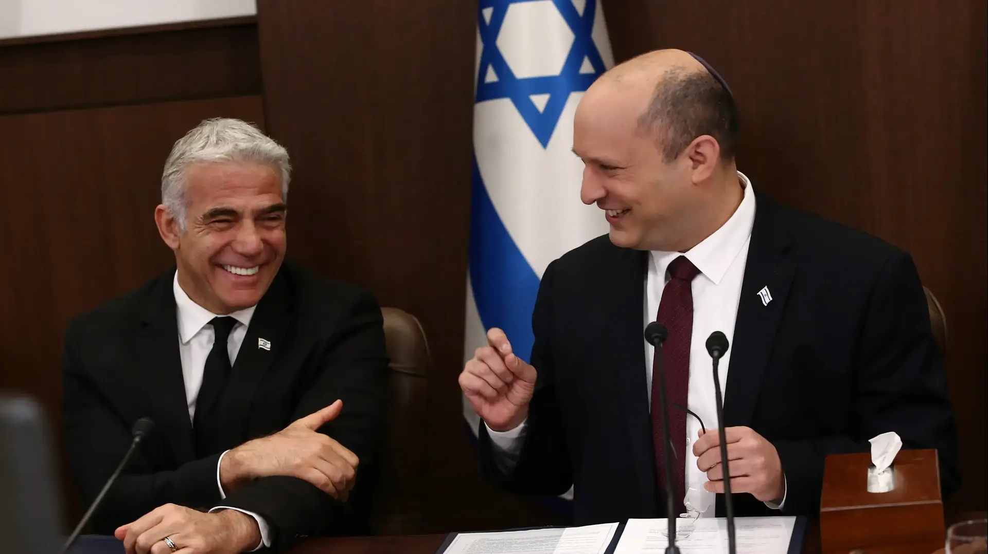 שר החוץ יאיר לפיד וראש הממשלה נפתלי בנט, ישיבת ממשלה, 19 ביוני 2022 שר החוץ יאיר לפיד וראש הממשלה נפתלי בנט, ישיבת ממשלה, 19 ביוני 2022