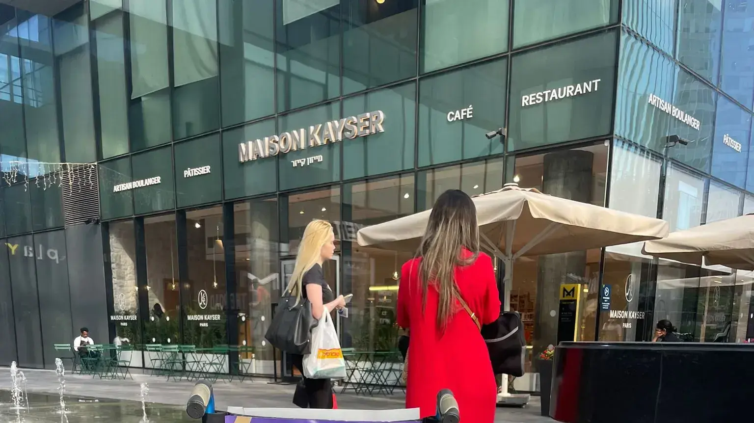 עשרות כסאות גלגלים הוצבו במקומות מרכזיים בתל-אביב במסגרת פעילות מיוחדת של עמותת ״בית הגלגלים״ 20 ביוני 2022 עשרות כסאות גלגלים הוצבו במקומות מרכזיים בתל-אביב במסגרת פעילות מיוחדת של עמותת ״בית הגלגלים״ 20 ביוני 2022
