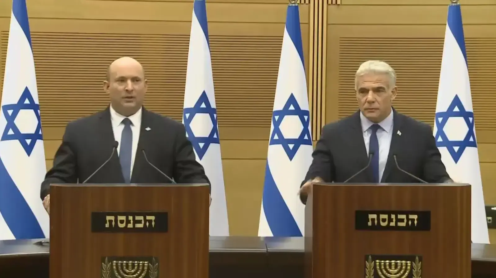 ראש הממשלה נפתלי בנט ושר החוץ יאיר לפיד בהצהרה על הליכה לבחירות, 20 ביוני 2022 ראש הממשלה נפתלי בנט ושר החוץ יאיר לפיד בהצהרה על הליכה לבחירות, 20 ביוני 2022