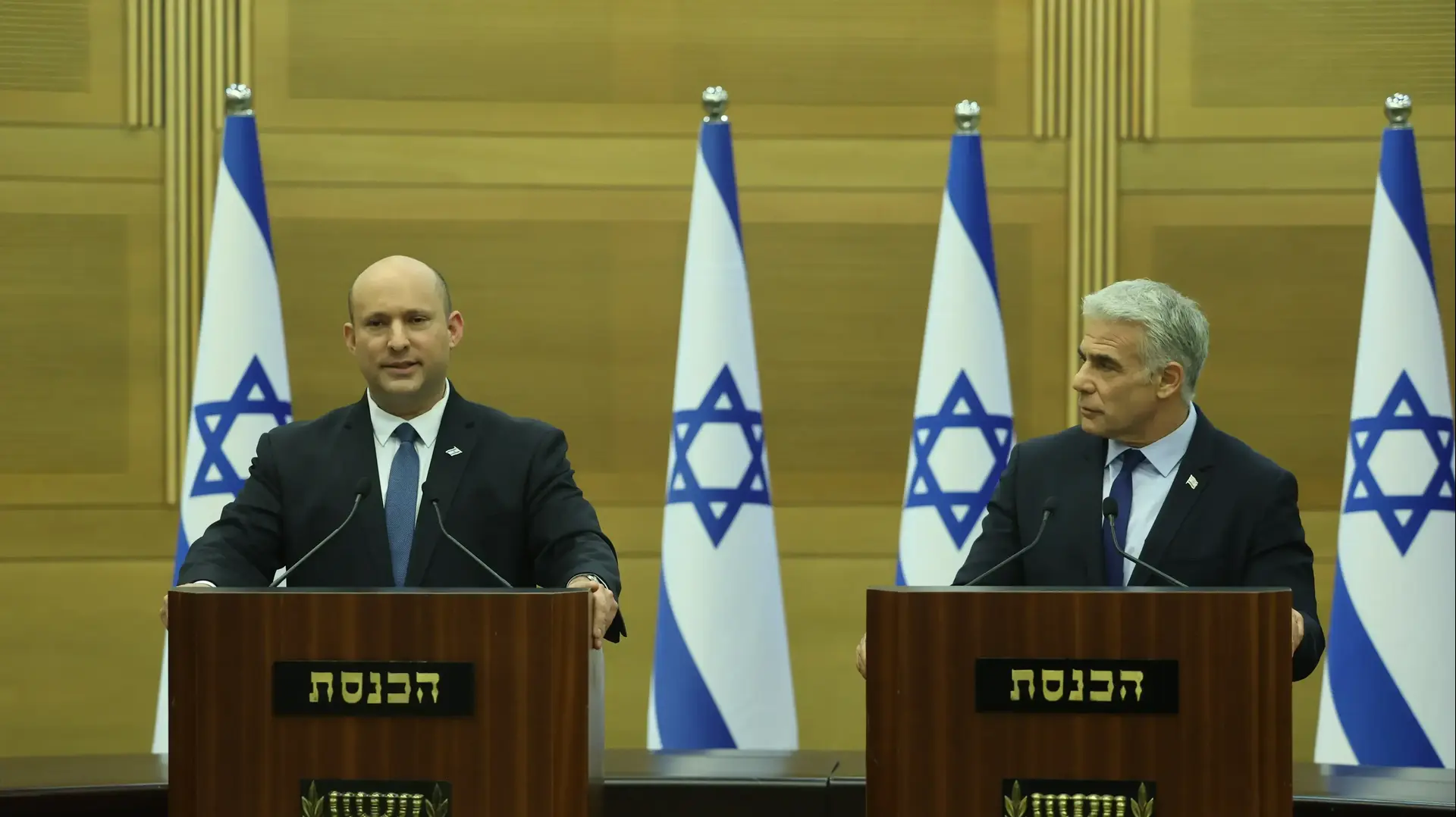 ראש הממשלה נפתלי בנט ושר החוץ יאיר לפיד בהצהרה על הליכה לבחירות, 20 ביוני 2022 ראש הממשלה נפתלי בנט ושר החוץ יאיר לפיד בהצהרה על הליכה לבחירות, 20 ביוני 2022