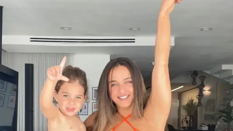 עדן בן זקן מצטלמת עם ביקיני והתינוק ומעוררת סערה עדן בן זקן מצטלמת עם ביקיני והתינוק ומעוררת סערה