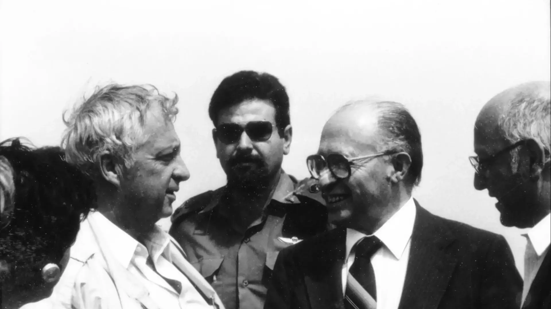ראש הממשלה מנחם בגין, שר הביטחון אריאל שרון ואחרים מבקרים בבופור ראש הממשלה מנחם בגין, שר הביטחון אריאל שרון ואחרים מבקרים בבופור