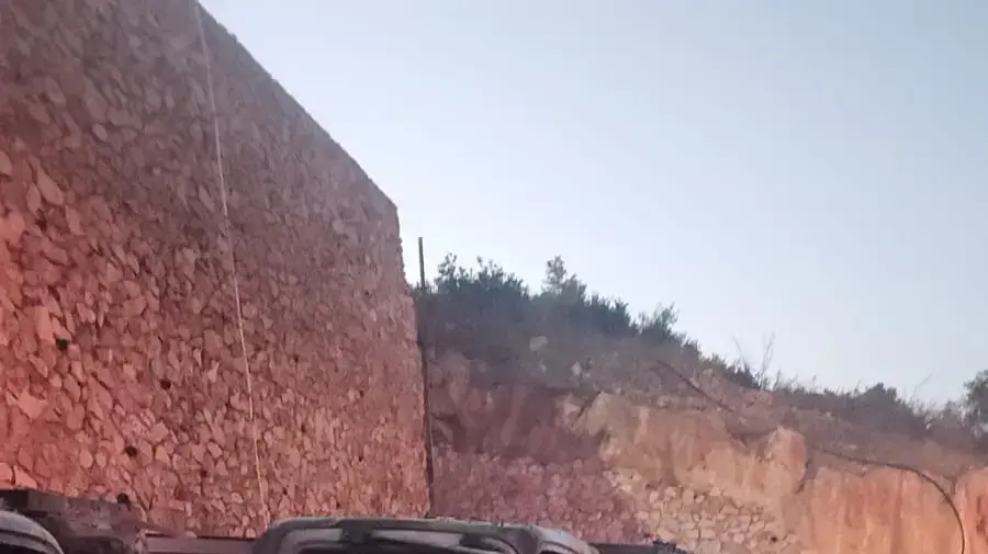 6 משאיות עלו באש במג'אר שבגליל התחתון, 24 ביוני 2022 6 משאיות עלו באש במג'אר שבגליל התחתון, 24 ביוני 2022