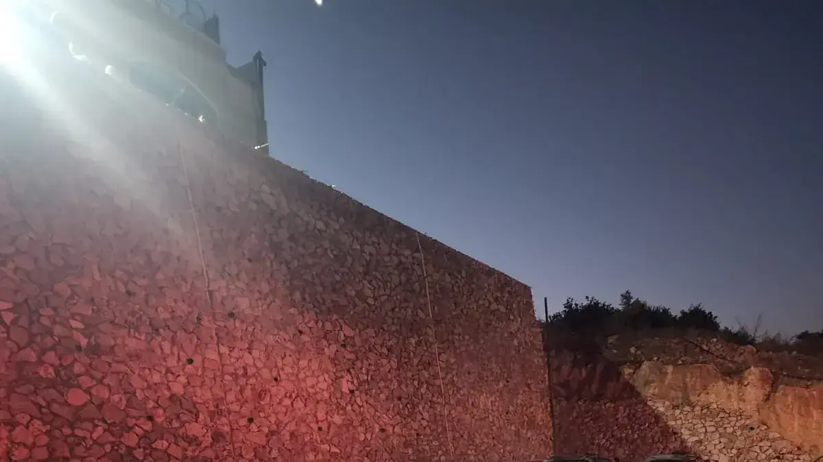 שריפת שש משאיות שמכילות סולר בעיר מג'אר שריפת שש משאיות שמכילות סולר בעיר מג'אר