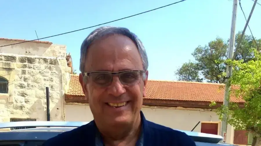 מאיר בביוף עם תקליט שהוציאה בתו, נועה בביוף.
24.06.22 מאיר בביוף עם תקליט שהוציאה בתו, נועה בביוף.
24.06.22