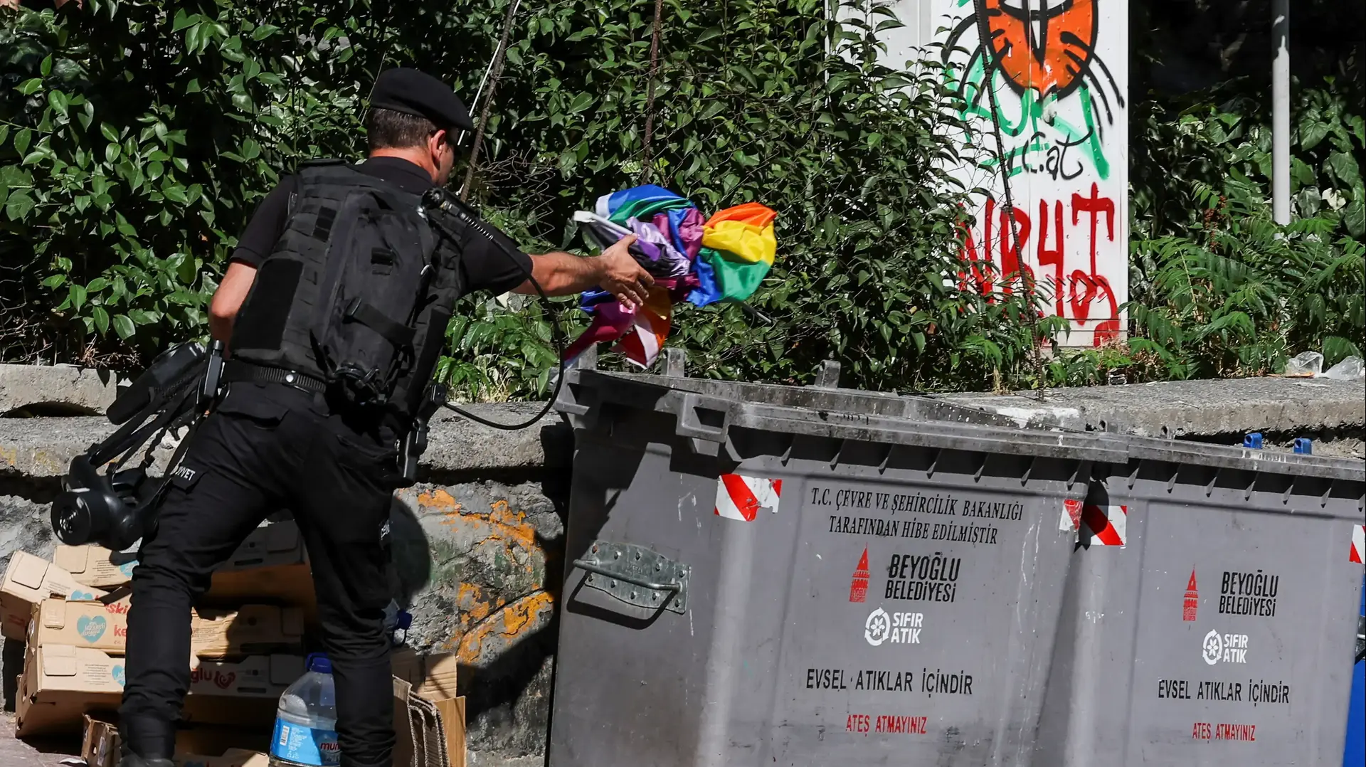 שוטרים עצרו יותר מ-200 איש במצעד גאווה, איסטנבול, 26 ביוני 2022