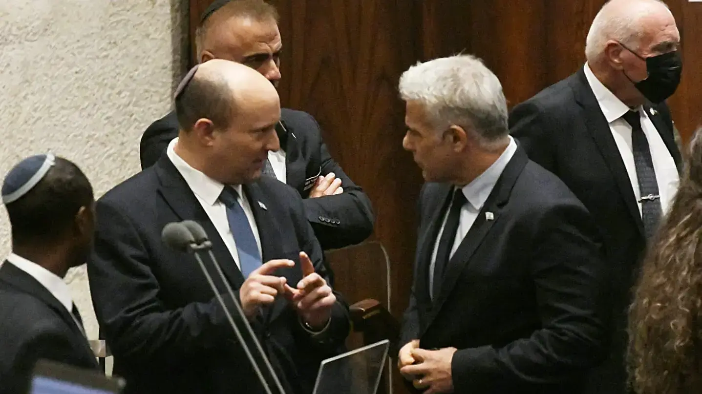 בנט ולפיד במליאה לקראת הדיון על פיזור הכנסת 27 ביוני 2022 בנט ולפיד במליאה לקראת הדיון על פיזור הכנסת 27 ביוני 2022