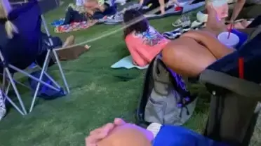 מה באמת קורה בתמונה הזאת? מה באמת קורה בתמונה הזאת?