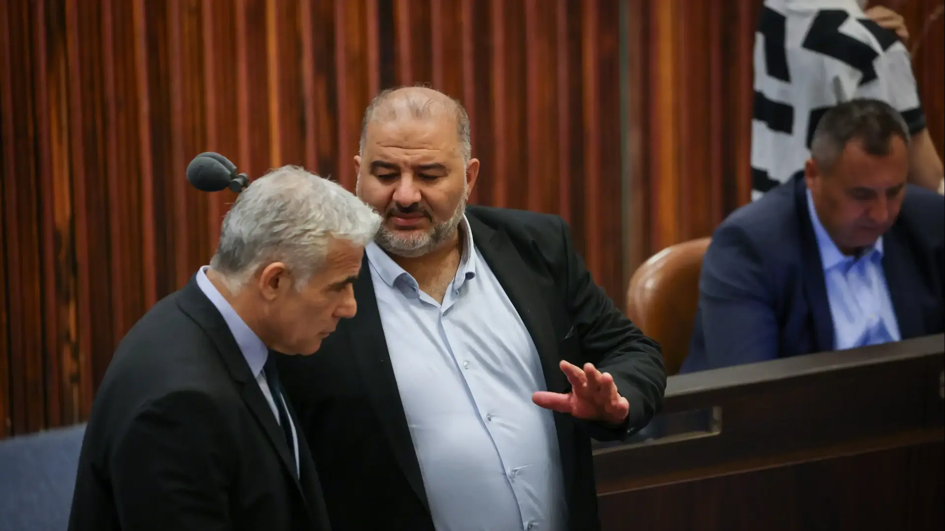 יאיר לפיד ,מנסור עבאס בדיון מליאת הכנסת על פיזורה, 20 ביוני 2022 יאיר לפיד ,מנסור עבאס בדיון מליאת הכנסת על פיזורה, 20 ביוני 2022