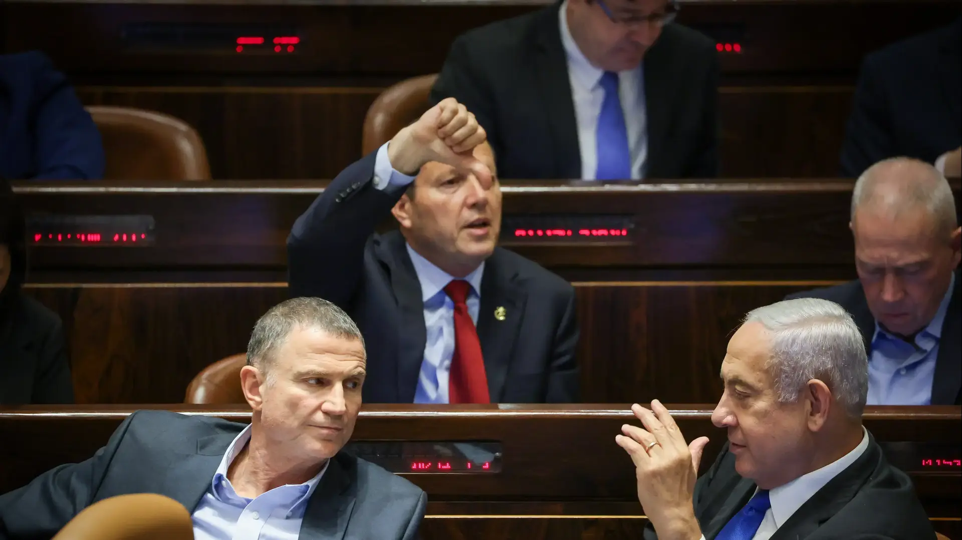 בנימין נתניהו, יולי אדלשטיין בדיון מליאת הכנסת על פיזורה, 20 ביוני 2022 בנימין נתניהו, יולי אדלשטיין בדיון מליאת הכנסת על פיזורה, 20 ביוני 2022