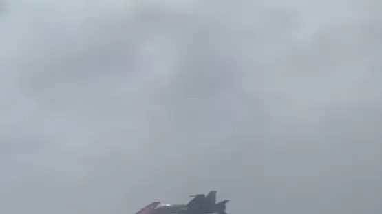 מטוס קרב ספרדי מלווה מטוס איזיג'ט בעקבות איום של פצצה מטוס קרב ספרדי מלווה מטוס איזיג'ט בעקבות איום של פצצה