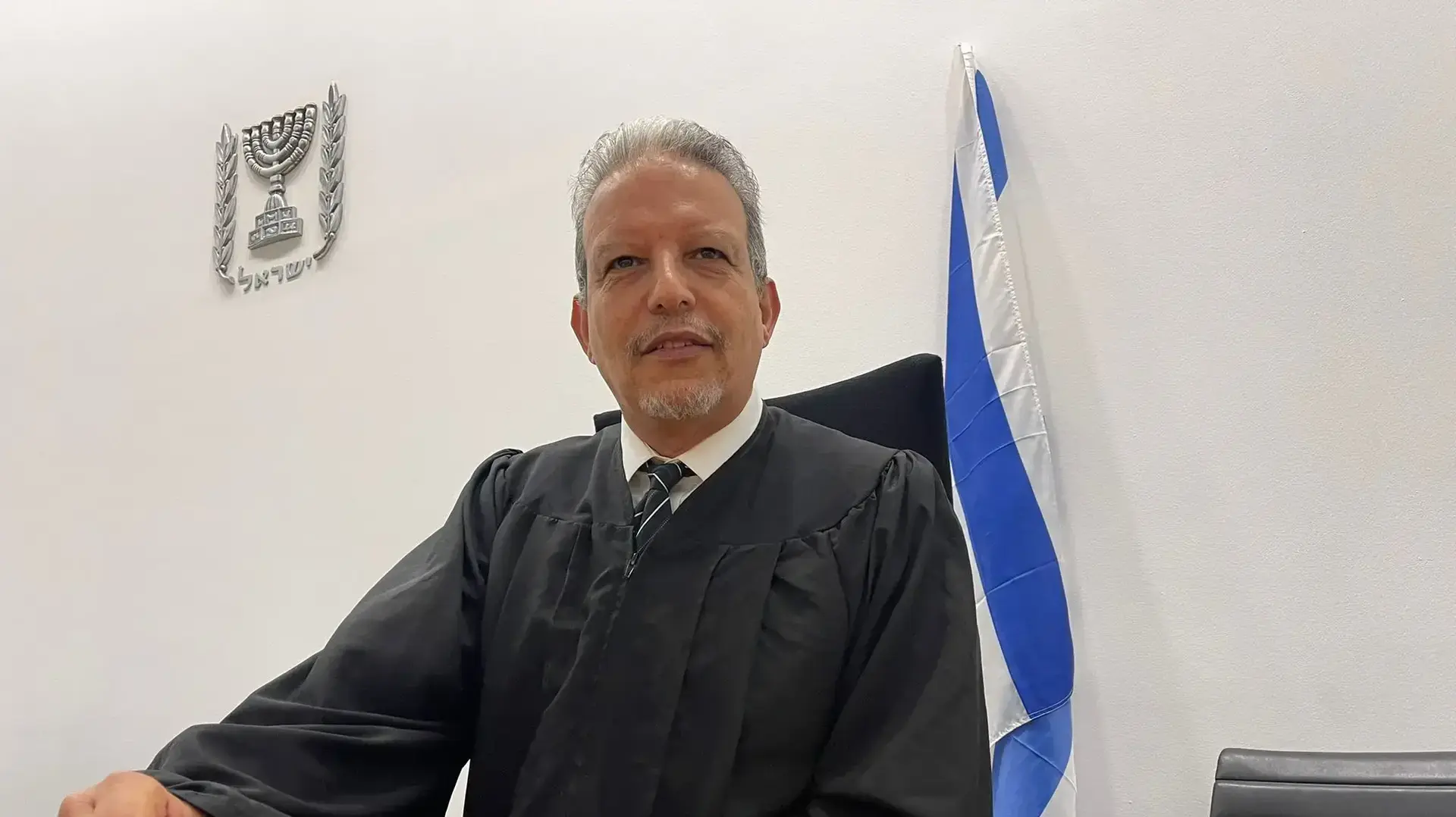 שלמה בנג׳ו, שופט בבית משפט השלום בחיפה, האריך את מעצרו של תושב פרדס חנה אלכס מוזוגובוי שנעצר בחשד לניסיון חטיפת הנערה ביישוב. 12 ביולי 2022 שלמה בנג׳ו, שופט בבית משפט השלום בחיפה, האריך את מעצרו של תושב פרדס חנה אלכס מוזוגובוי שנעצר בחשד לניסיון חטיפת הנערה ביישוב. 12 ביולי 2022