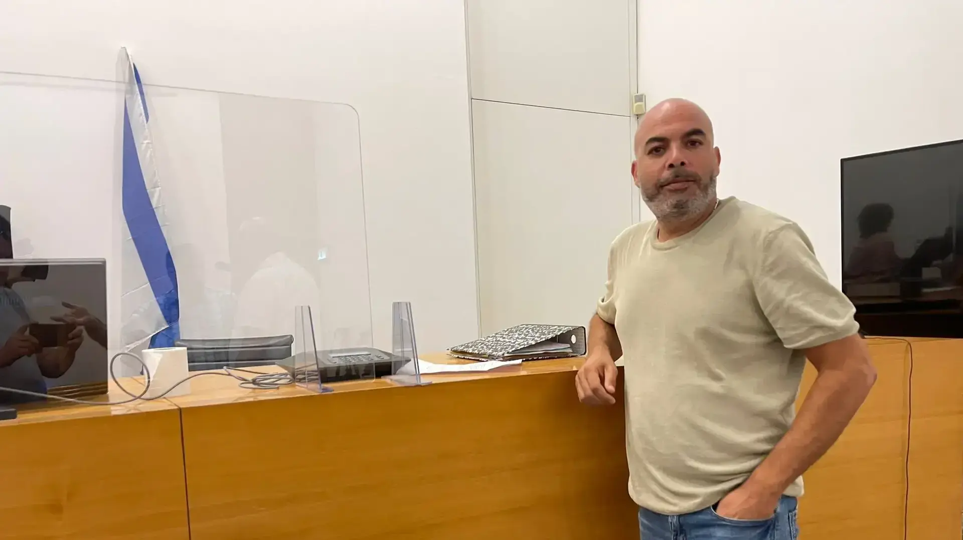 רס״ב צחי מויאל, חוקר הימ"ר שחקר בחדר המצלמות של המועצה המקומית בפרדס חנה את מקרה ניסיון חטיפת הנערה בת ה-16. 12 ביולי 2022 רס״ב צחי מויאל, חוקר הימ"ר שחקר בחדר המצלמות של המועצה המקומית בפרדס חנה את מקרה ניסיון חטיפת הנערה בת ה-16. 12 ביולי 2022