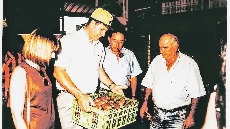 נועם בלום, מקים חוות הסברסים בנגב עם שר החקלאות רפאל איתן נועם בלום, מקים חוות הסברסים בנגב עם שר החקלאות רפאל איתן