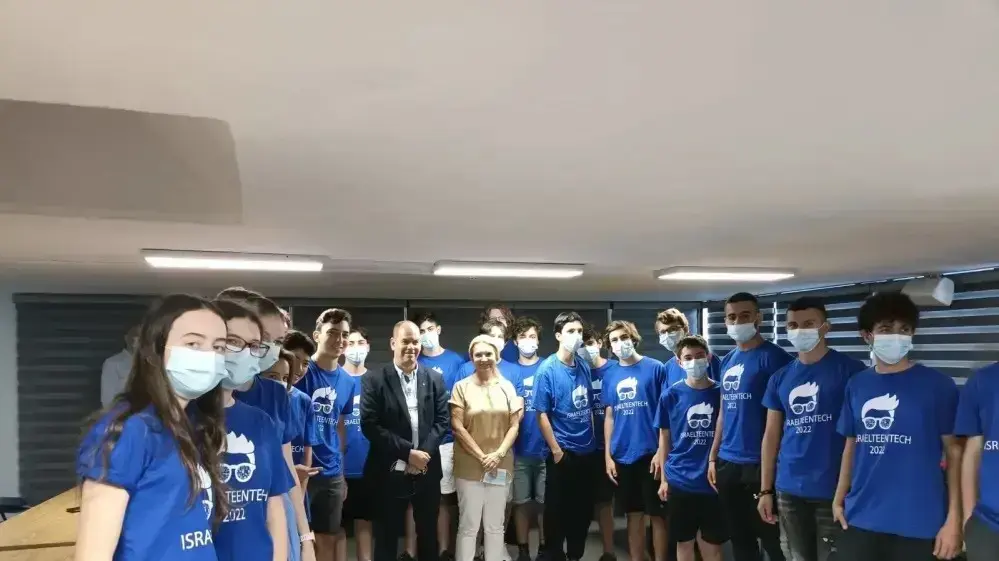 בני נוער מצטיינים מתארחים בבית החולים בני ציון