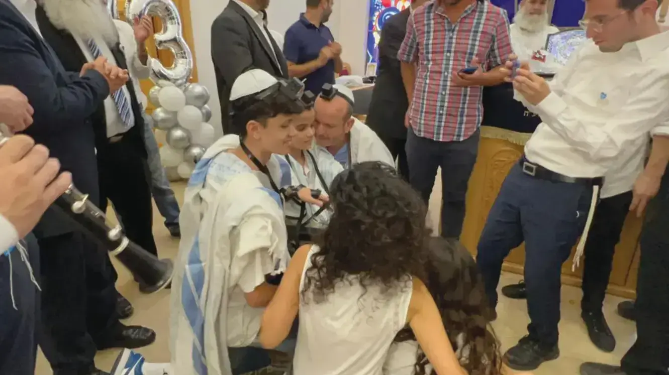 עידו לב רם ומשפחתו בחגיגות בר המצווה עידו לב רם ומשפחתו בחגיגות בר המצווה