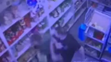 תקיפת גבר בעל תסמונת דאון במכולת בכפר סבא תקיפת גבר בעל תסמונת דאון במכולת בכפר סבא