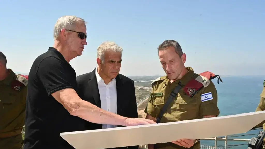 ראש הממשלה יאיר לפיד ושר הבטחון בני גנץ, סיירו בפיקוד הצפון ובקו הגבול עם לבנון, 19 ביולי 2022 ראש הממשלה יאיר לפיד ושר הבטחון בני גנץ, סיירו בפיקוד הצפון ובקו הגבול עם לבנון, 19 ביולי 2022