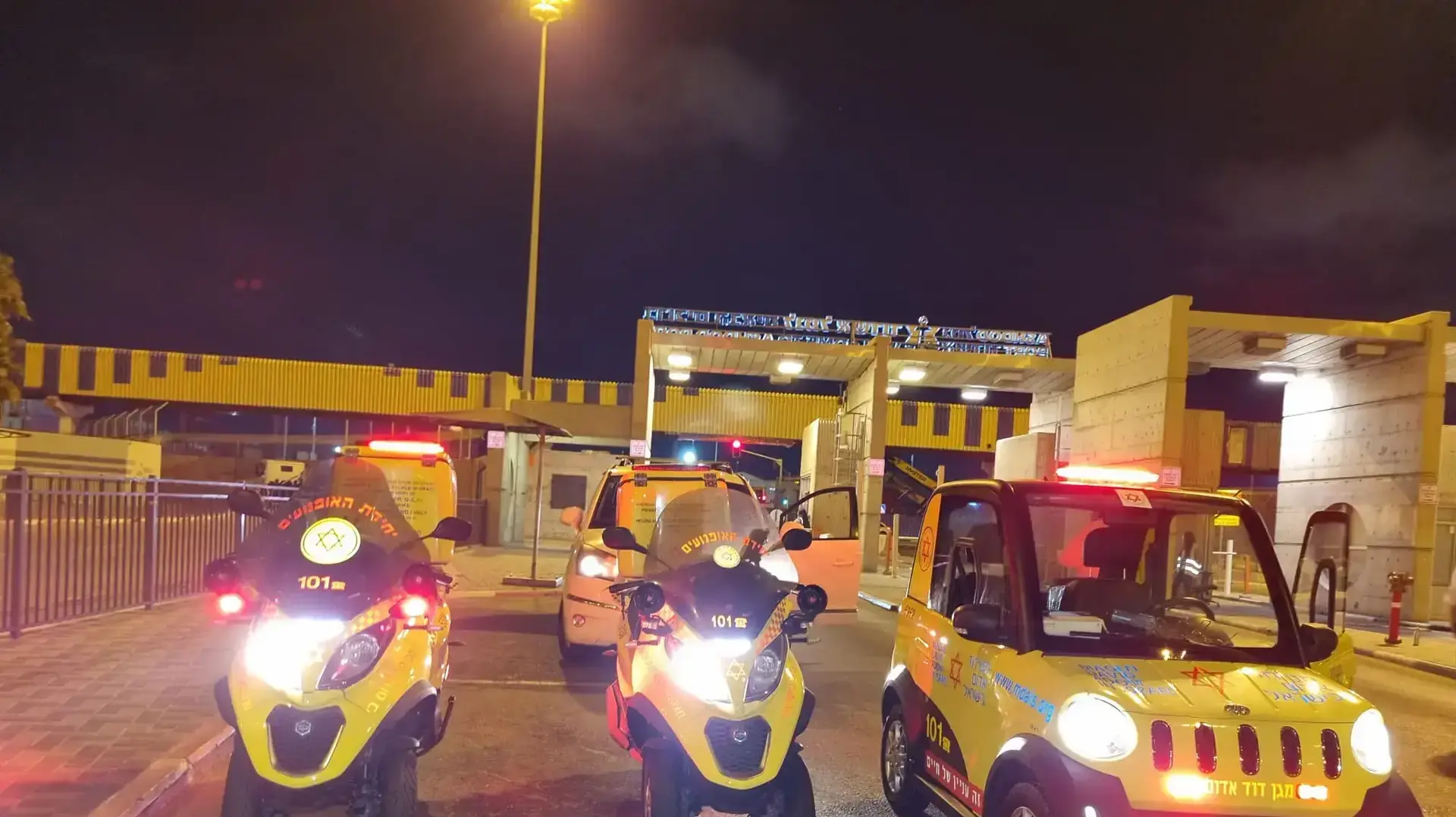 הגעת כוחות משטרה עקב דיווח על כלי שייט שככל הנראה התהפך מול נמל אשדוד, עליו כמה אנשים.