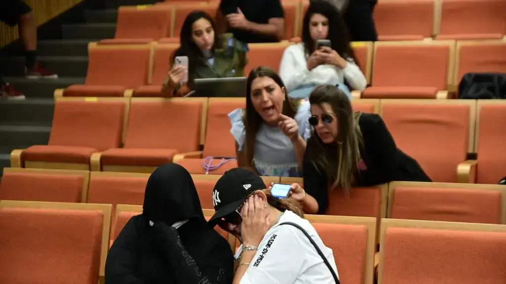 השמעת הכרעת דין | שתי סייעות שעבדו בגן ילדים בחולון, בגין ריבוי עבירות של תקיפת קטינים בגן בחולון. המחוזי, ת"א 20 ביולי 2022 השמעת הכרעת דין | שתי סייעות שעבדו בגן ילדים בחולון, בגין ריבוי עבירות של תקיפת קטינים בגן בחולון. המחוזי, ת"א 20 ביולי 2022