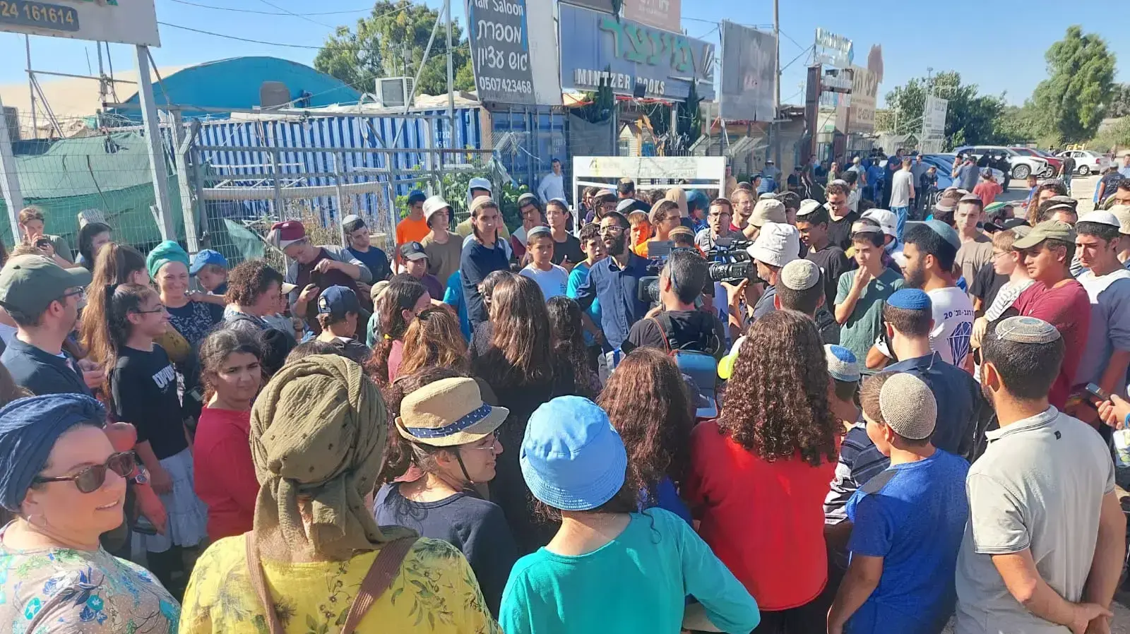 יום המאחזים, בניגוד להוראות הצבא והמשטרה אלפי מתנחלים ניסו להקים מאחזים ביהודה ושומרון 20 ביולי 2022 יום המאחזים, בניגוד להוראות הצבא והמשטרה אלפי מתנחלים ניסו להקים מאחזים ביהודה ושומרון 20 ביולי 2022