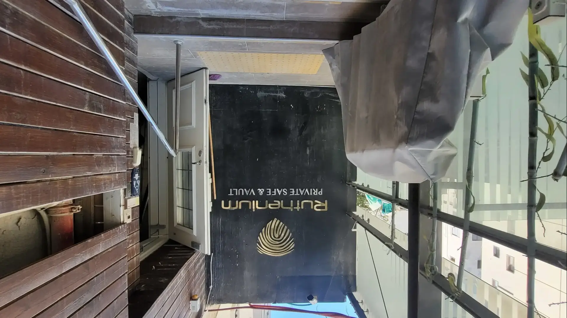 שוד מתחם הכספות, מתחם X.
22 ביולי 2022 שוד מתחם הכספות, מתחם X.
22 ביולי 2022