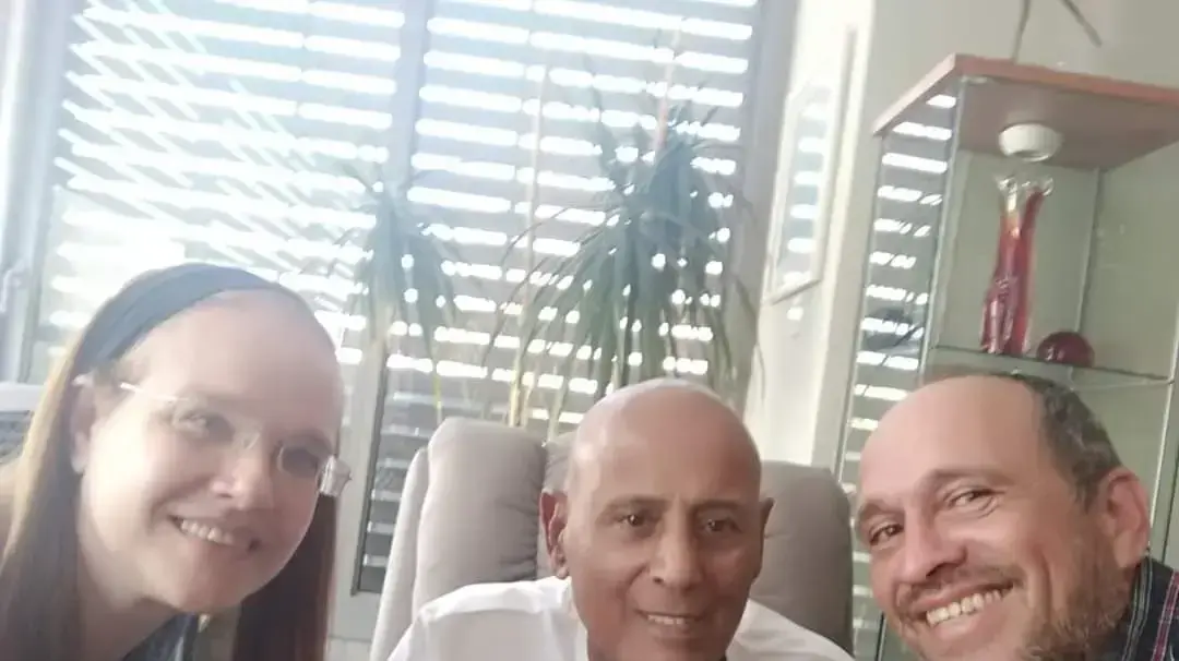 אבי פיקאר, שלום חלא, רחל ווזנר, בתו של דב הלפרין שניצל הודות לחלא ושישב איתו בשבי אבי פיקאר, שלום חלא, רחל ווזנר, בתו של דב הלפרין שניצל הודות לחלא ושישב איתו בשבי