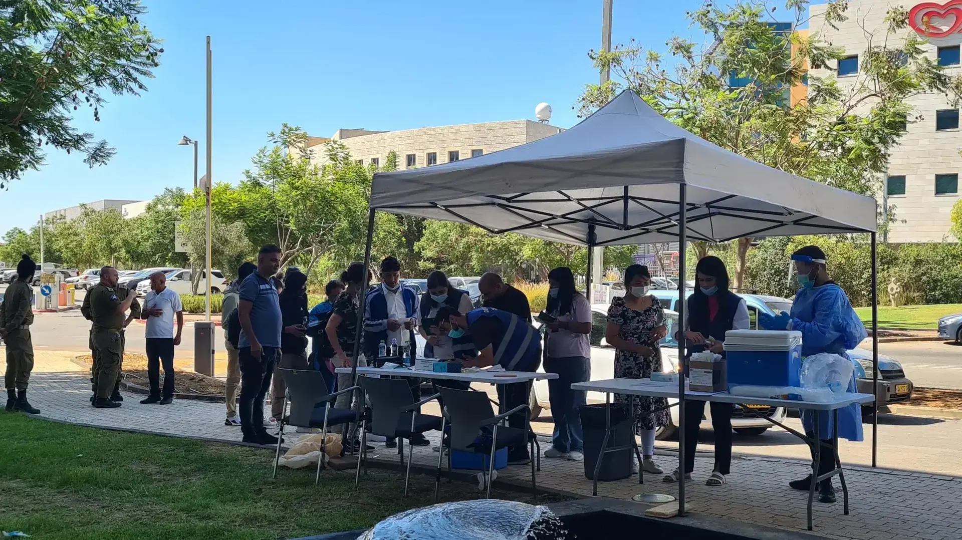 דיגום של העובדים מנפאל במרכז השליטה של משרד הבריאות דיגום של העובדים מנפאל במרכז השליטה של משרד הבריאות