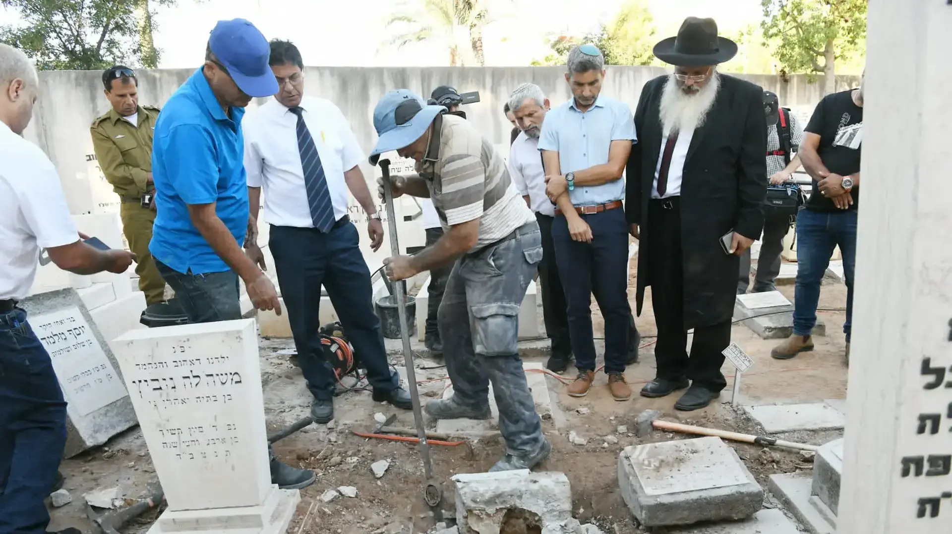 פתיחת קברו של יוסף מלמד, שנחשד כאחד מילדי תימן. 27 ביולי 2022