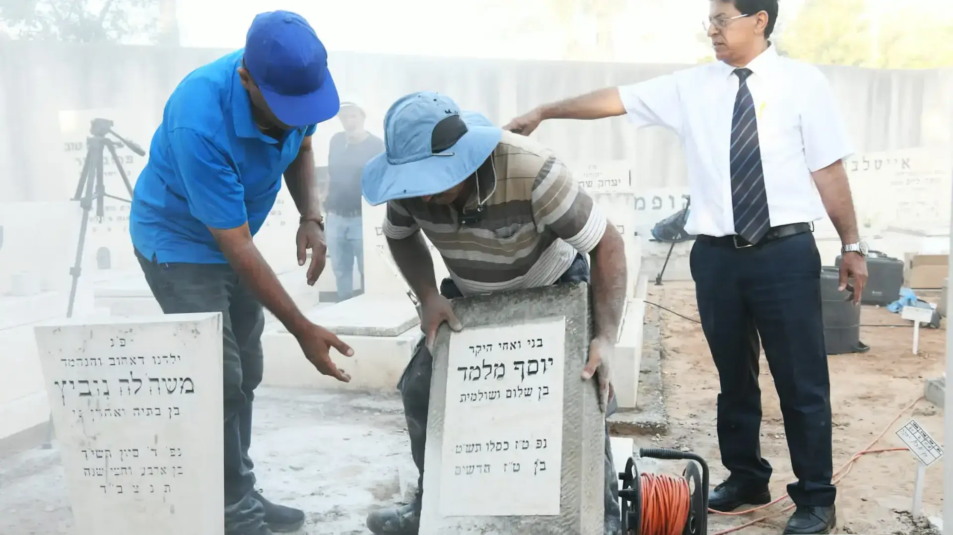 פתיחת קברו של יוסף מלמד, שנחשד כאחד מילדי תימן. 27 ביולי 2022 פתיחת קברו של יוסף מלמד, שנחשד כאחד מילדי תימן. 27 ביולי 2022