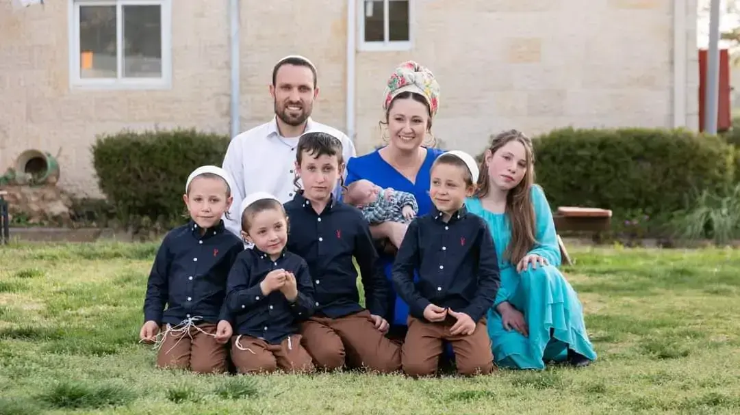 משפחת צינמן משבות רחל, מתן בן ה-6 משמאל משפחת צינמן משבות רחל, מתן בן ה-6 משמאל