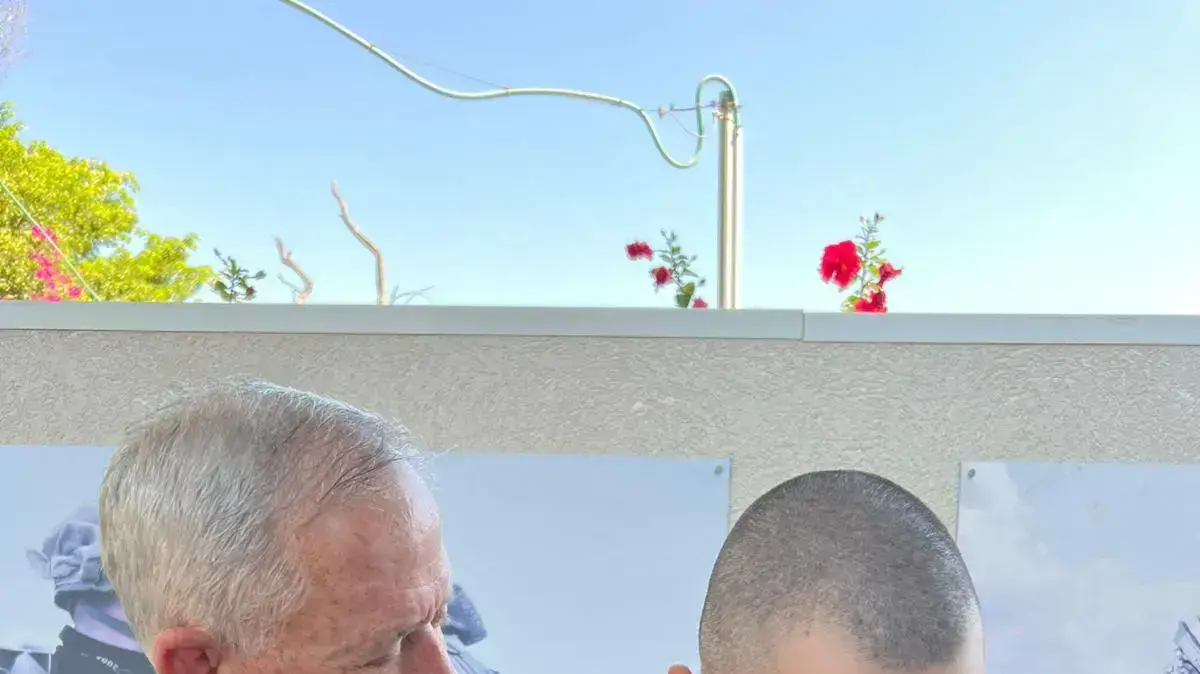 שר הביטחון, בני גנץ מלווה את בנו בבקו"ם 28 ביולי 2022