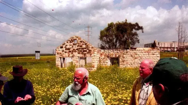 יהודה לבנוני | יהודה לבנוני בהדרכה בתחנת הרכבת ההיסטורית בבית שאן יהודה לבנוני | יהודה לבנוני בהדרכה בתחנת הרכבת ההיסטורית בבית שאן