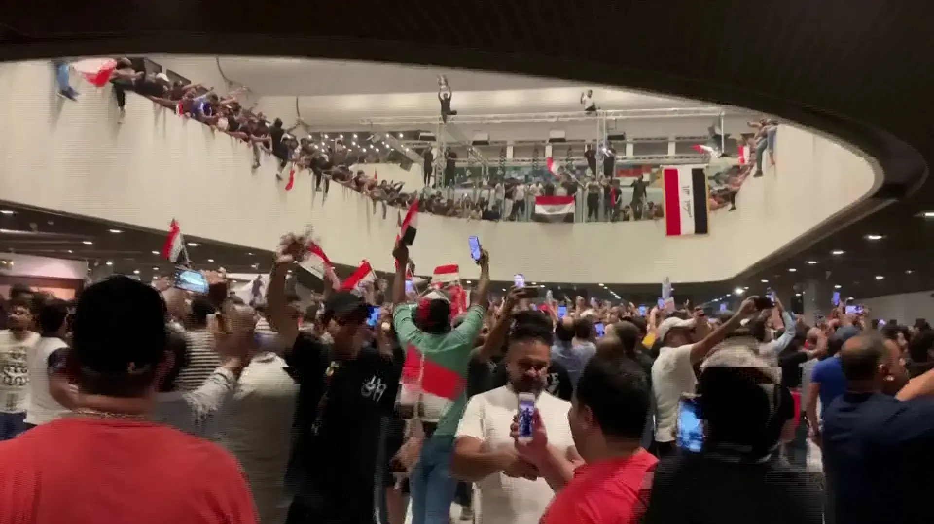 עיראק: מפגינים הסתערו על הפרלמנט במחאה על חוסר היציבות הפוליטית
28.07.22