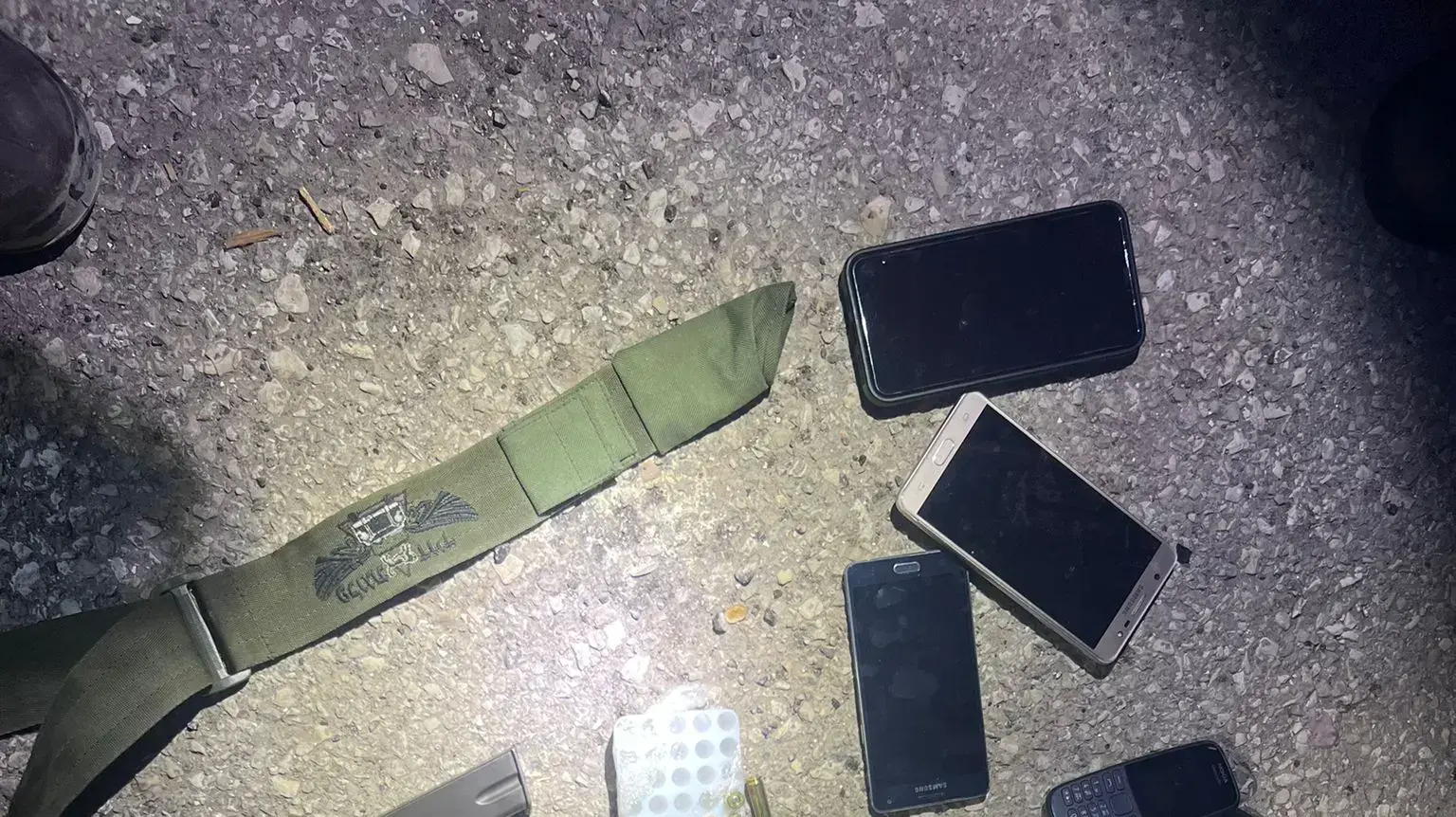נשק, תחמושת, מזומן וטלפונים שנתפסו במעצר חשודים בג'נין נשק, תחמושת, מזומן וטלפונים שנתפסו במעצר חשודים בג'נין