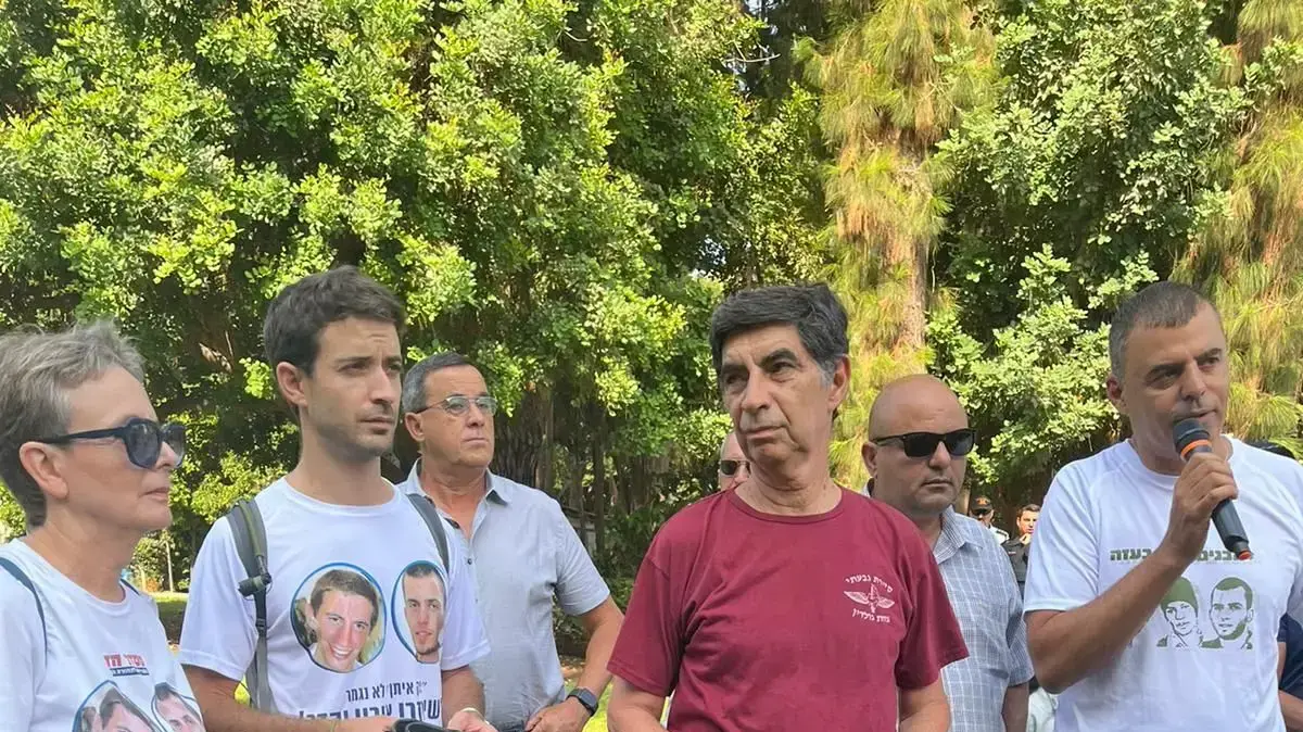 צעדת משפחת גולדין לציון 8 שנים "להפקרתם של אורון שאול, הדר גולדין ואברה מנגיסטו על ידי מדינת ישראל", כפר סבא, 3 באוגוסט 2022 צעדת משפחת גולדין לציון 8 שנים "להפקרתם של אורון שאול, הדר גולדין ואברה מנגיסטו על ידי מדינת ישראל", כפר סבא, 3 באוגוסט 2022