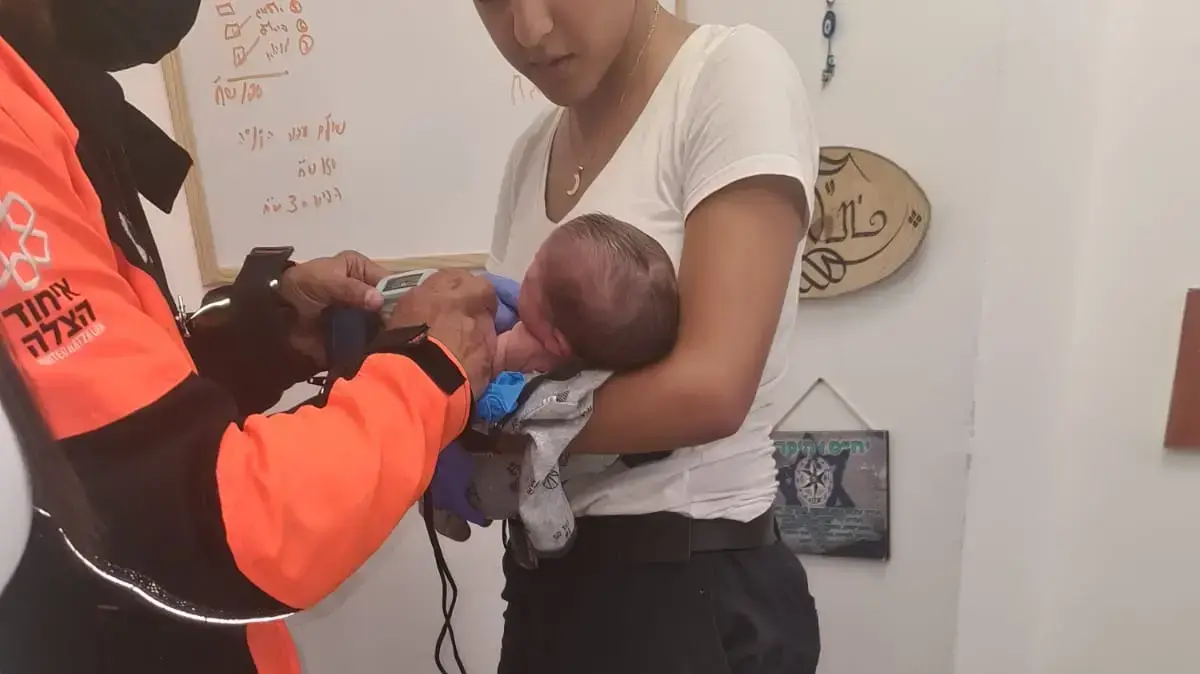 תינוק נמצא בקרטון שהושלך ברחוב בעכו, 4 באוגוסט 2022