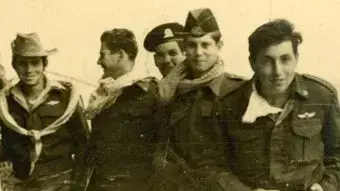 החוליה של מאיר הר ציון חוזרת מסיור. חורף 1953. מימין: מאיר הר ציון, שמעון כהנר ("קצ'ה"), איתן בנטוב ("הנבט" ), יונה בנדמן, בר כוכבא גיא