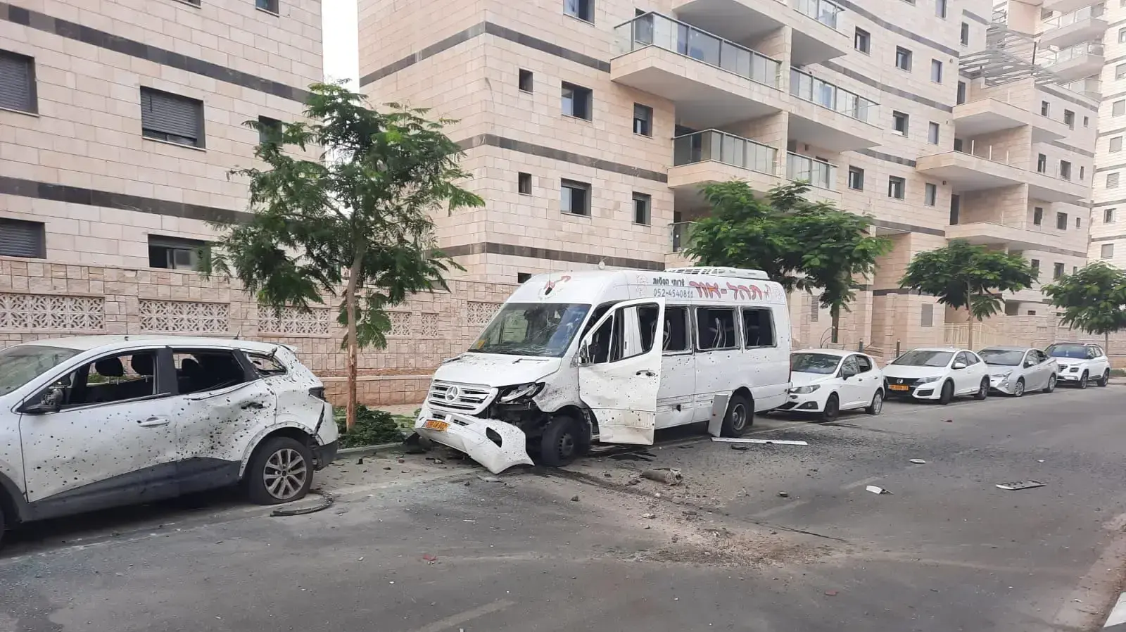 רקטה נפלה סמוך למבנה באשקלון. 6 באוגוסט 2022 רקטה נפלה סמוך למבנה באשקלון. 6 באוגוסט 2022