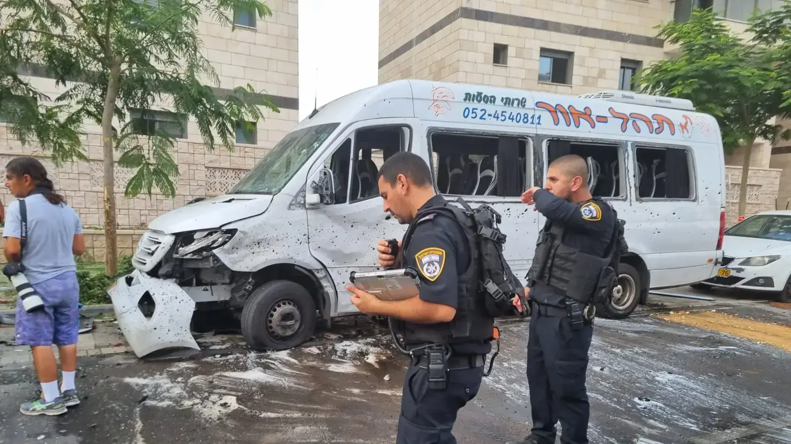 רקטה נפלה סמוך למבנה באשקלון. 6 באוגוסט 2022 רקטה נפלה סמוך למבנה באשקלון. 6 באוגוסט 2022