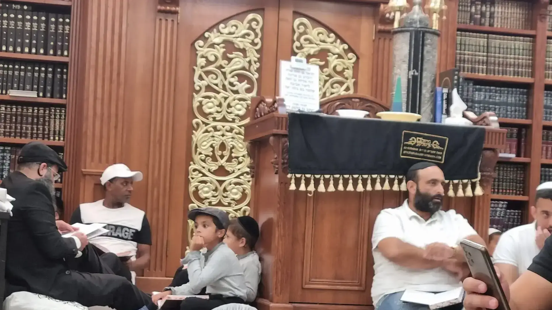 תפילות ערב תשעה באב תחת מטחי ירירקטות בדרום 06 באוגוסט 2022 תפילות ערב תשעה באב תחת מטחי ירירקטות בדרום 06 באוגוסט 2022