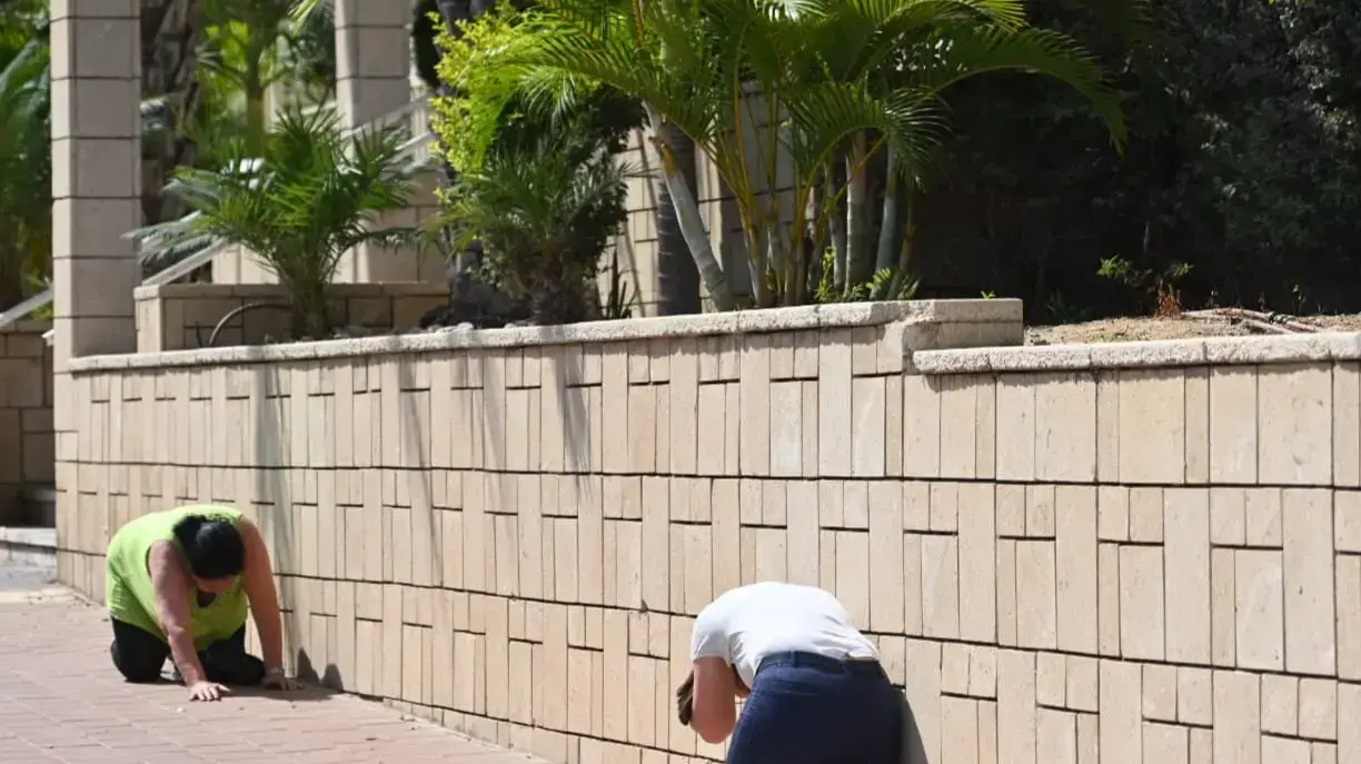 תופסים מחסה במהלך אזעקה באשקלון 7 באוגוסט 2022 תופסים מחסה במהלך אזעקה באשקלון 7 באוגוסט 2022