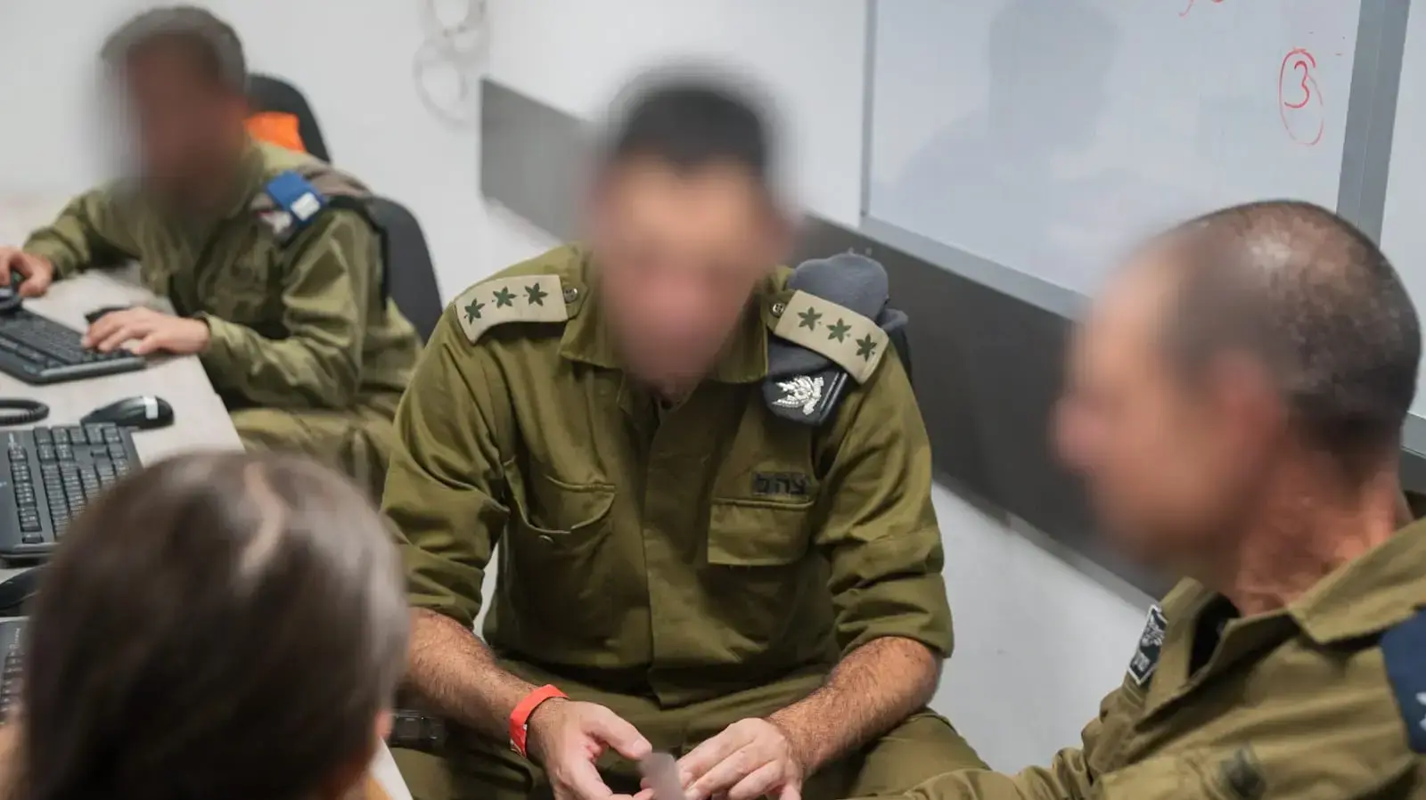 מפקד מרכז האש של פיקוד דרום,אל"מ י' מפקד מרכז האש של פיקוד דרום,אל"מ י'