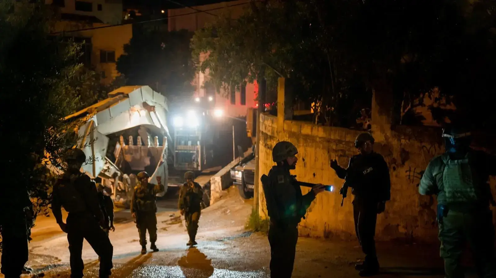 כוחות צה"ל ומג״ב הרסו את בתי שני המחבלים שביצעו את הפיגוע באלעד ,הכפר רומאנה, 8 באוגוסט 2022 כוחות צה"ל ומג״ב הרסו את בתי שני המחבלים שביצעו את הפיגוע באלעד ,הכפר רומאנה, 8 באוגוסט 2022