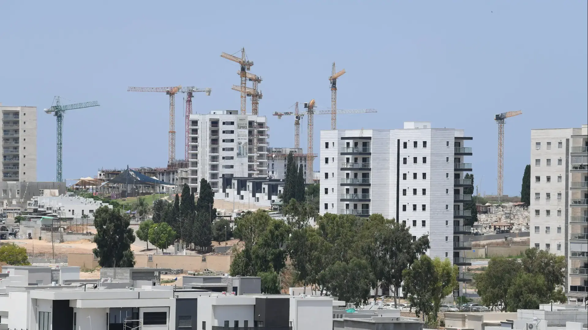 בניינים בשדרות בניינים בשדרות