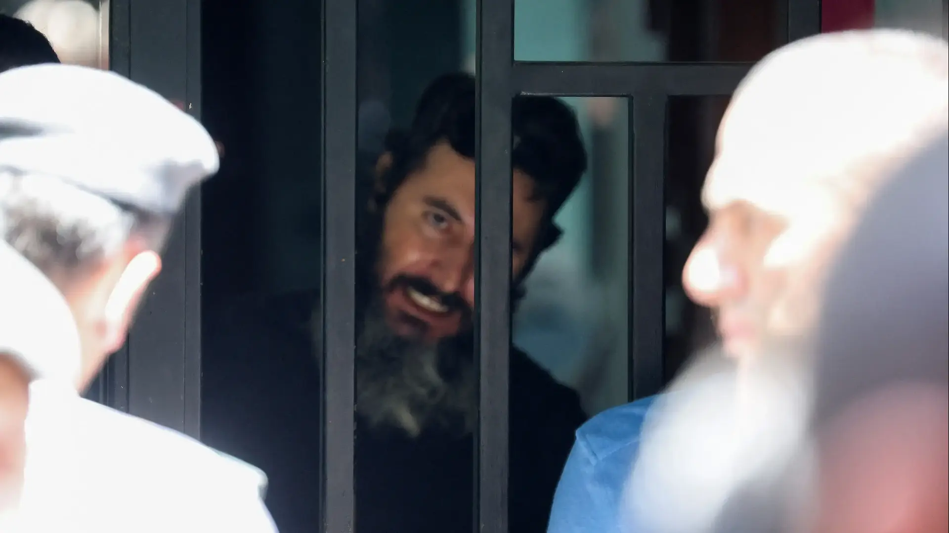 אדם חמוש מתבצר עם בני ערובה בבנק בביירות, לבנון 11 באוגוסט 2022 אדם חמוש מתבצר עם בני ערובה בבנק בביירות, לבנון 11 באוגוסט 2022